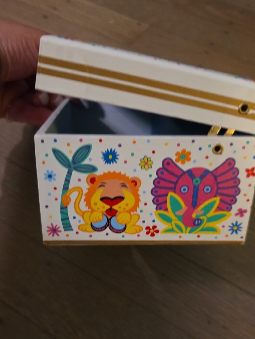 Walt Disney World- "it's a small world" Kids Jewelry Box - WORKS - Picture 3 of 8